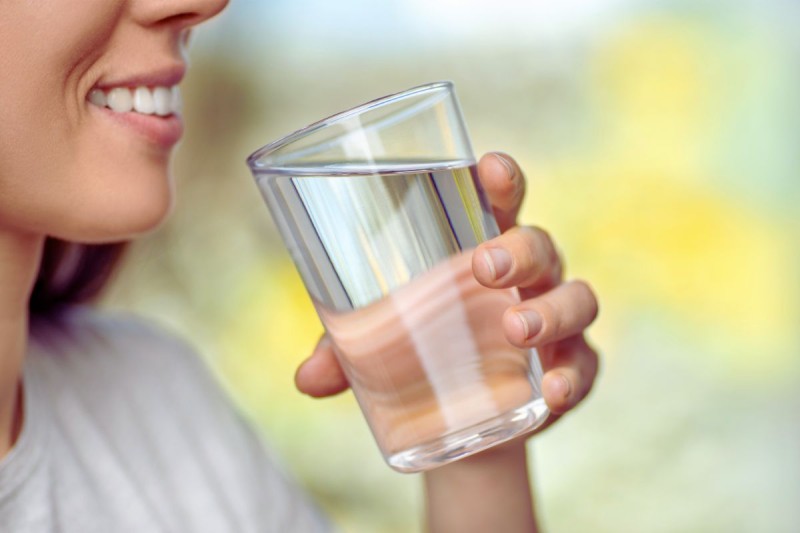 最も手軽な方法は水を飲むこと！