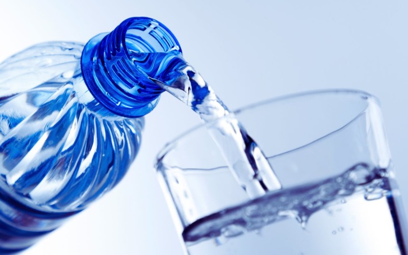 水2リットルを毎日飲むことでの効果は本当にある？肌や体調の変化やデメリットを解説