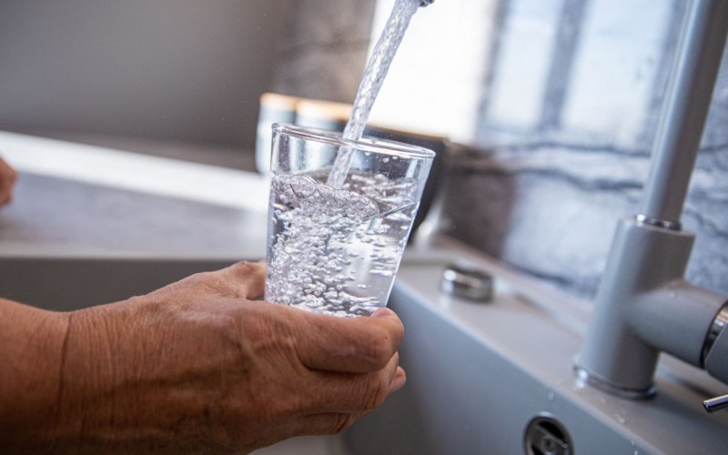 水道水にフッ素は入っている?気になる安全性と家庭でできる対策